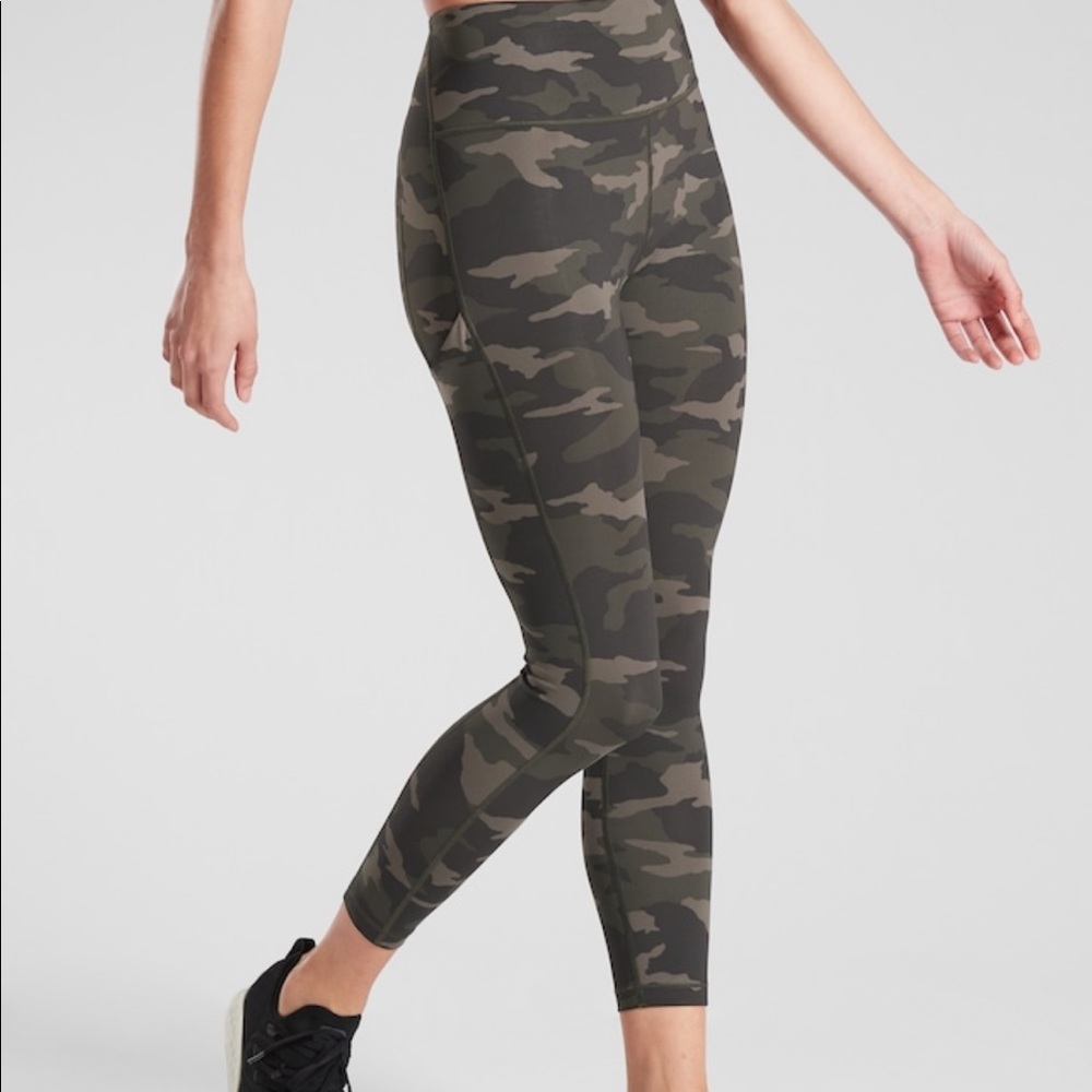 Athleta Tall Ultimate Stash Pocket Camo 7/8 Tight